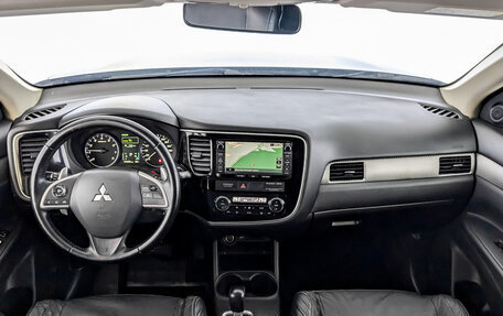 Mitsubishi Outlander III рестайлинг 3, 2014 год, 1 650 000 рублей, 14 фотография