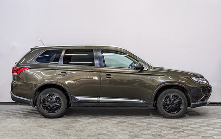 Mitsubishi Outlander III рестайлинг 3, 2016 год, 2 295 000 рублей, 4 фотография