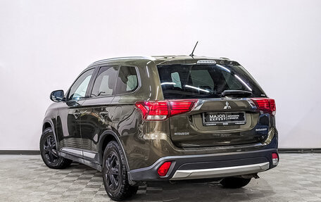 Mitsubishi Outlander III рестайлинг 3, 2016 год, 2 295 000 рублей, 7 фотография