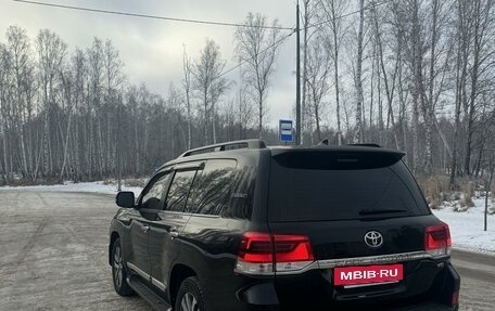 Toyota Land Cruiser 200, 2017 год, 6 200 000 рублей, 7 фотография