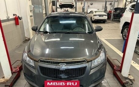 Chevrolet Cruze II, 2010 год, 697 000 рублей, 2 фотография