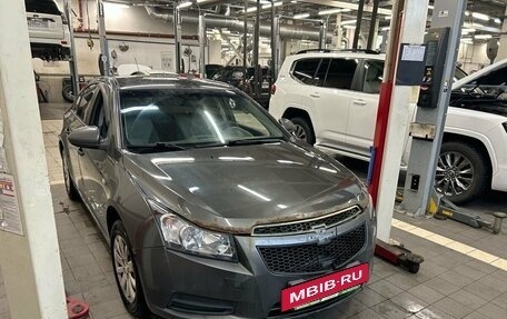 Chevrolet Cruze II, 2010 год, 697 000 рублей, 3 фотография