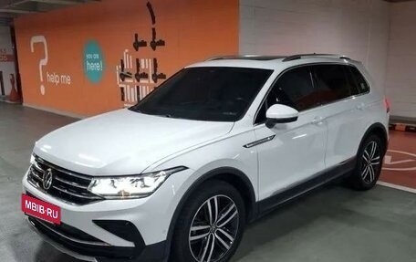 Volkswagen Tiguan II, 2021 год, 3 600 000 рублей, 3 фотография