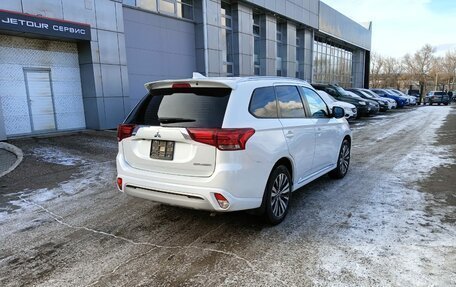 Mitsubishi Outlander III рестайлинг 3, 2022 год, 2 930 000 рублей, 5 фотография