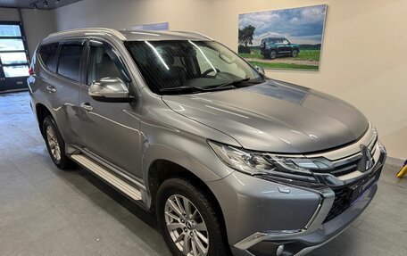 Mitsubishi Pajero Sport III рестайлинг, 2017 год, 2 349 000 рублей, 3 фотография