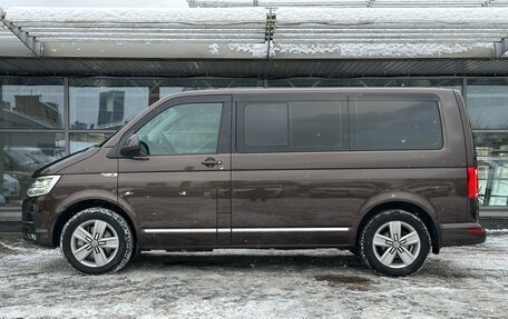 Volkswagen Multivan T6 рестайлинг, 2017 год, 3 590 000 рублей, 2 фотография