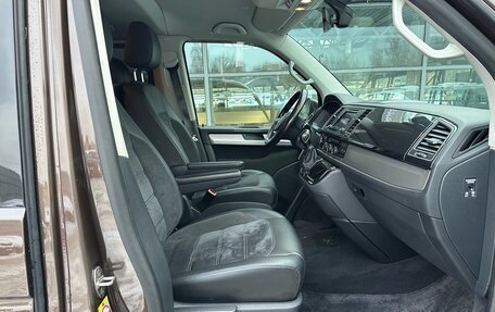 Volkswagen Multivan T6 рестайлинг, 2017 год, 3 590 000 рублей, 15 фотография