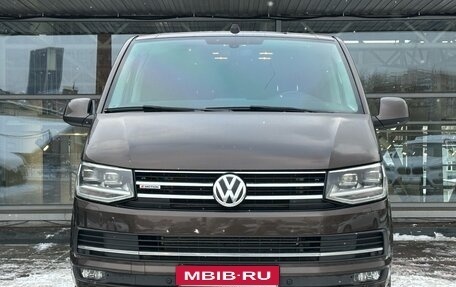 Volkswagen Multivan T6 рестайлинг, 2017 год, 3 590 000 рублей, 8 фотография