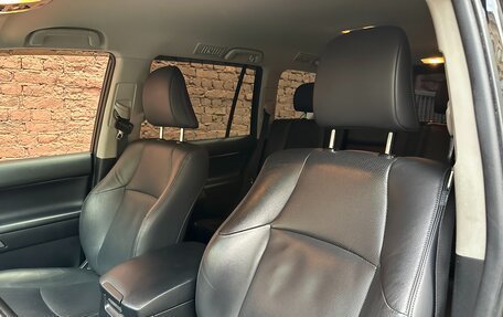 Toyota Land Cruiser Prado 150 рестайлинг 2, 2018 год, 5 300 000 рублей, 17 фотография