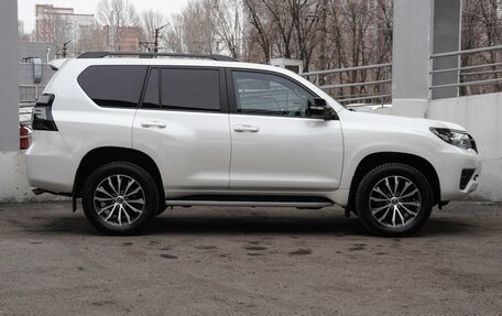 Toyota Land Cruiser Prado 150 рестайлинг 2, 2023 год, 9 269 000 рублей, 5 фотография