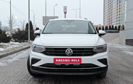 Volkswagen Tiguan II, 2021 год, 3 300 000 рублей, 2 фотография