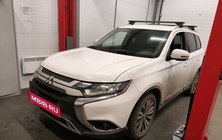 Mitsubishi Outlander III рестайлинг 3, 2019 год, 2 179 000 рублей, 2 фотография