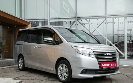 Toyota Noah III, 2014 год, 1 798 000 рублей, 3 фотография