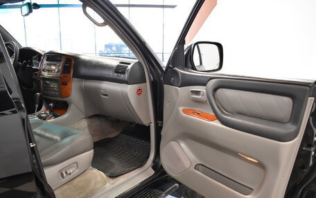 Toyota Land Cruiser 100 рестайлинг 2, 2006 год, 2 160 000 рублей, 34 фотография