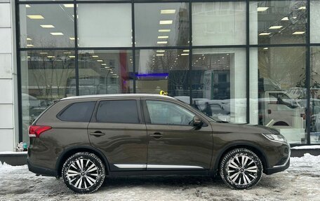 Mitsubishi Outlander III рестайлинг 3, 2019 год, 2 355 000 рублей, 4 фотография