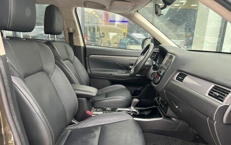 Mitsubishi Outlander III рестайлинг 3, 2019 год, 2 355 000 рублей, 10 фотография