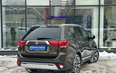 Mitsubishi Outlander III рестайлинг 3, 2019 год, 2 355 000 рублей, 8 фотография