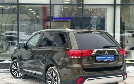 Mitsubishi Outlander III рестайлинг 3, 2019 год, 2 355 000 рублей, 6 фотография