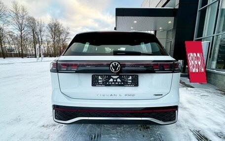 Volkswagen Tiguan II, 2024 год, 5 990 000 рублей, 6 фотография