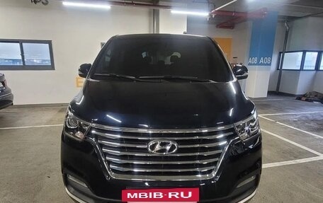 Hyundai Grand Starex Grand Starex I рестайлинг 2, 2020 год, 3 200 000 рублей, 2 фотография