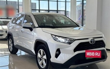 Toyota RAV4, 2020 год, 2 760 700 рублей, 2 фотография