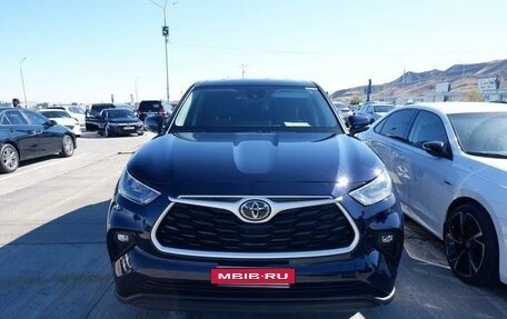 Toyota Highlander, 2021 год, 4 760 000 рублей, 2 фотография