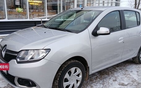 Renault Sandero II рестайлинг, 2014 год, 880 000 рублей, 2 фотография