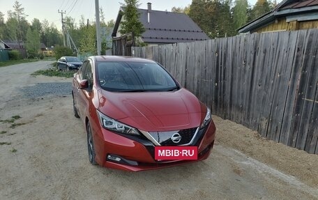 Nissan Leaf II, 2017 год, 1 850 000 рублей, 2 фотография