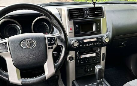 Toyota Land Cruiser Prado 150 рестайлинг 2, 2013 год, 3 090 000 рублей, 9 фотография