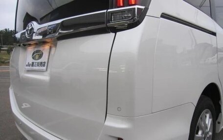 Toyota Noah III, 2021 год, 2 370 000 рублей, 12 фотография