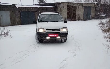 Chevrolet Niva I рестайлинг, 2004 год, 170 000 рублей, 1 фотография