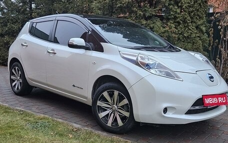 Nissan Leaf I, 2011 год, 710 000 рублей, 2 фотография