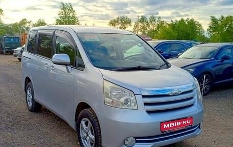 Toyota Noah III, 2009 год, 1 598 000 рублей, 1 фотография