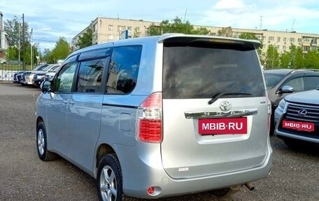 Toyota Noah III, 2009 год, 1 598 000 рублей, 3 фотография