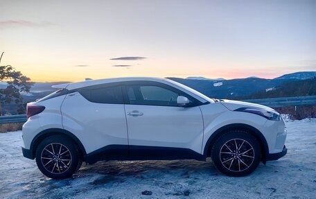 Toyota C-HR I рестайлинг, 2018 год, 2 400 000 рублей, 6 фотография