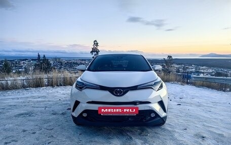 Toyota C-HR I рестайлинг, 2018 год, 2 400 000 рублей, 12 фотография