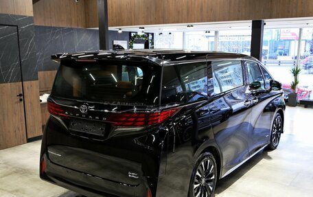 Toyota Alphard, 2024 год, 16 799 000 рублей, 2 фотография