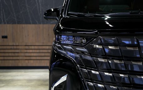 Toyota Alphard, 2024 год, 16 799 000 рублей, 27 фотография