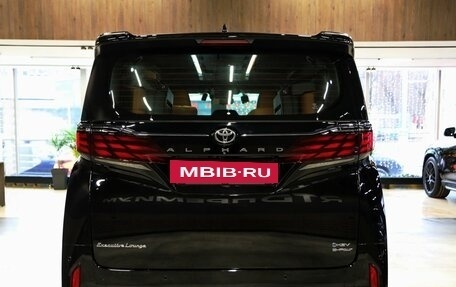 Toyota Alphard, 2024 год, 16 799 000 рублей, 29 фотография