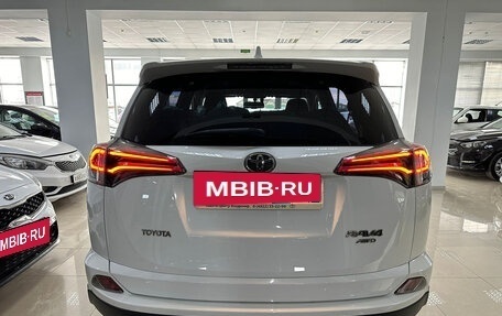 Toyota RAV4, 2018 год, 2 550 000 рублей, 10 фотография