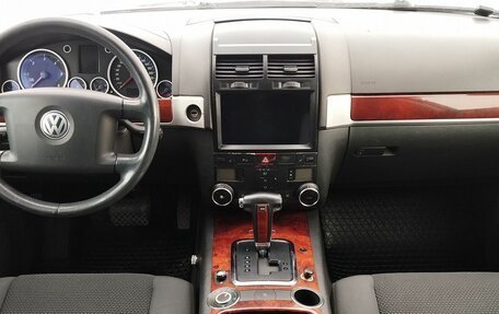 Volkswagen Touareg III, 2005 год, 900 000 рублей, 10 фотография