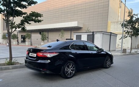 Toyota Camry, 2022 год, 3 750 000 рублей, 2 фотография