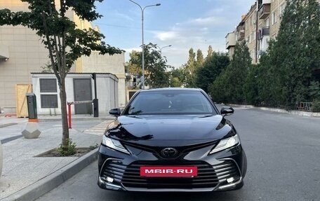 Toyota Camry, 2022 год, 3 750 000 рублей, 4 фотография