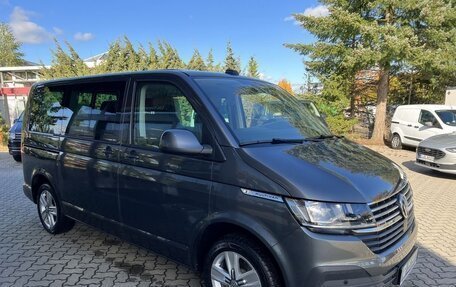 Volkswagen Multivan T6 рестайлинг, 2022 год, 7 800 000 рублей, 3 фотография