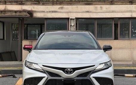 Toyota Camry, 2021 год, 3 200 000 рублей, 2 фотография