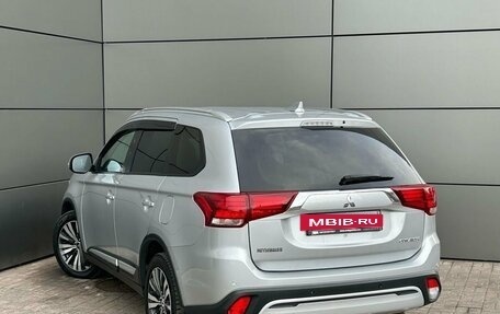 Mitsubishi Outlander III рестайлинг 3, 2019 год, 1 899 000 рублей, 5 фотография