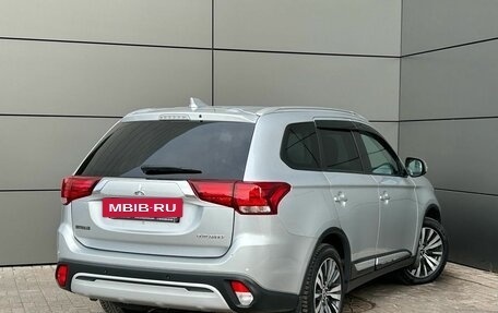 Mitsubishi Outlander III рестайлинг 3, 2019 год, 1 899 000 рублей, 7 фотография