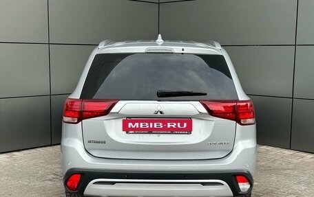 Mitsubishi Outlander III рестайлинг 3, 2019 год, 1 899 000 рублей, 6 фотография