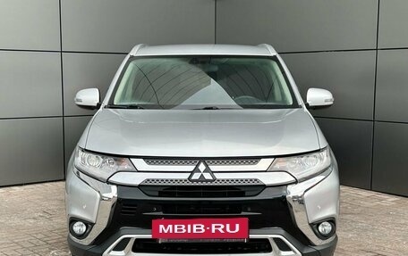 Mitsubishi Outlander III рестайлинг 3, 2019 год, 1 899 000 рублей, 10 фотография