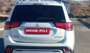 Mitsubishi Outlander III рестайлинг 3, 2019 год, 2 450 000 рублей, 6 фотография